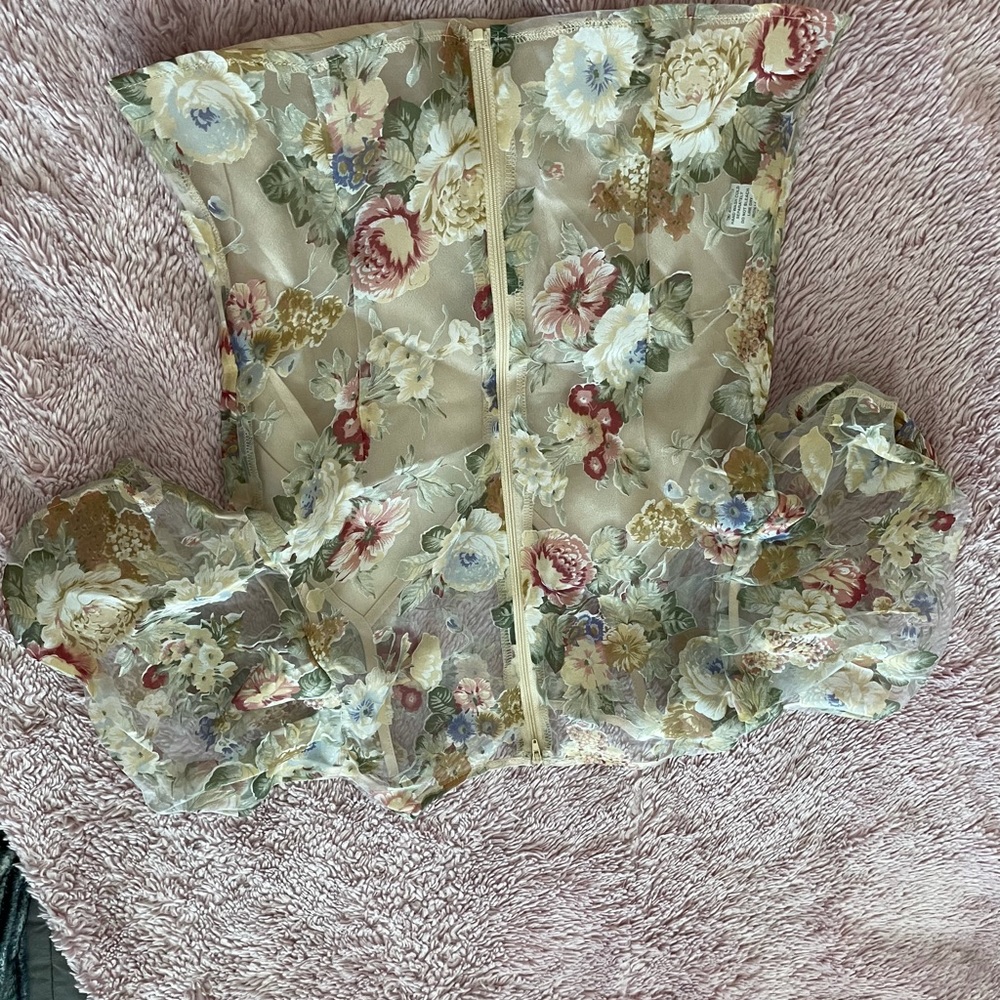 Small, cream, puffy sleeves